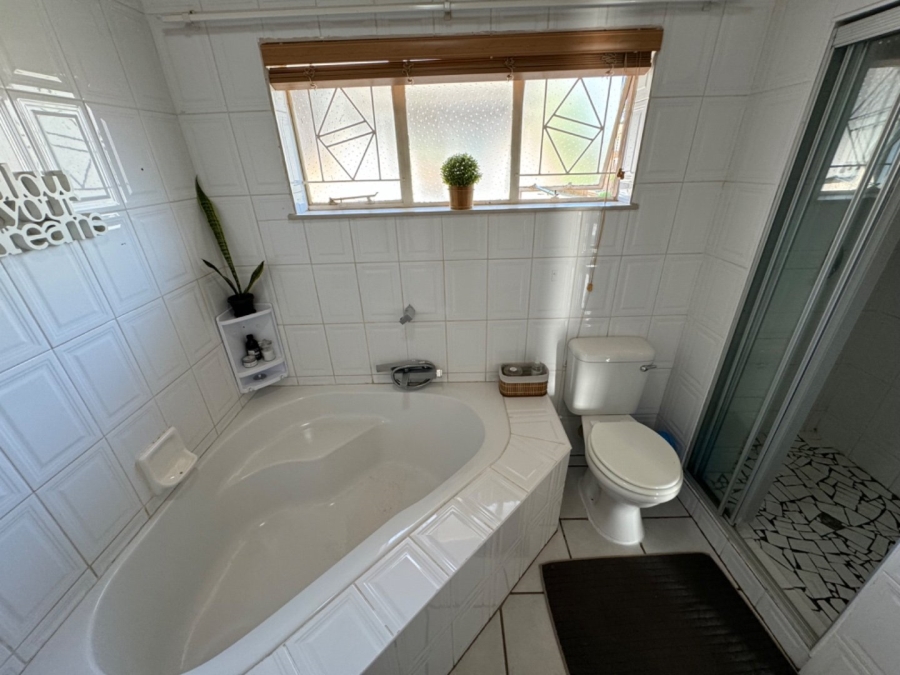  Bedroom Property for Sale in El Toro Park Northern Cape